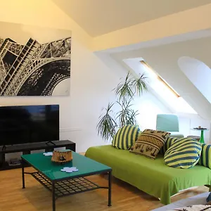 Beautiful In The City Center Apartment