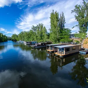 Bay Houseboats Botel